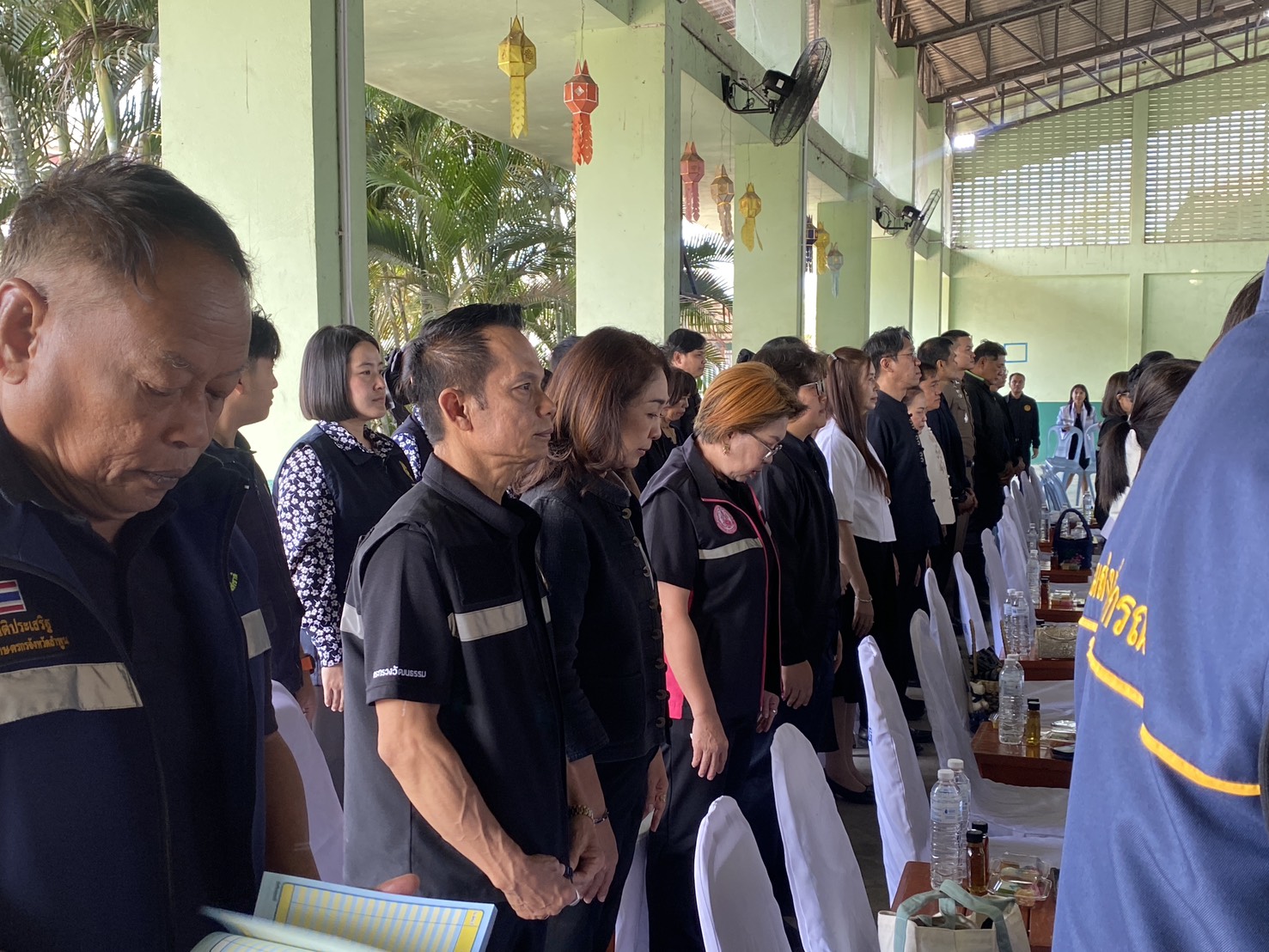 title - นางปรารถนา ชัยญานะ ปฏิรูปที่ดินจังหวัดลำพูน พร้อมด้วยเจ้าหน้าที่ส.ป.ก.ลำพูน ร่วมจัดกิจกรรม “หน่วยบำบัดทุกข์ บำรุงสุข จังหวัดลำพูนเคลื่อนที่